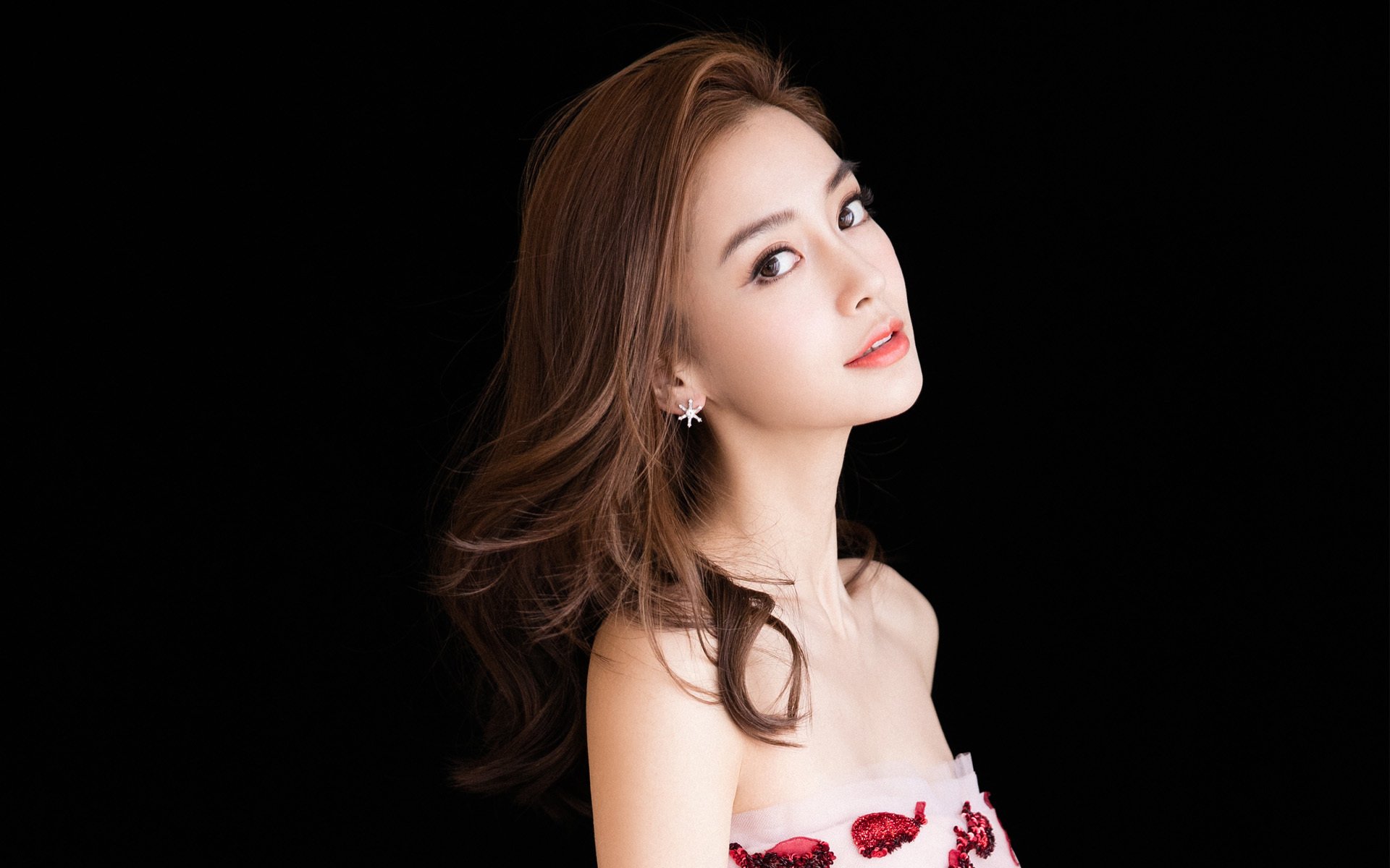 开云下载-《电竞行业跨界融合：从游戏到电影、电视剧的全新布局》，电竞领域