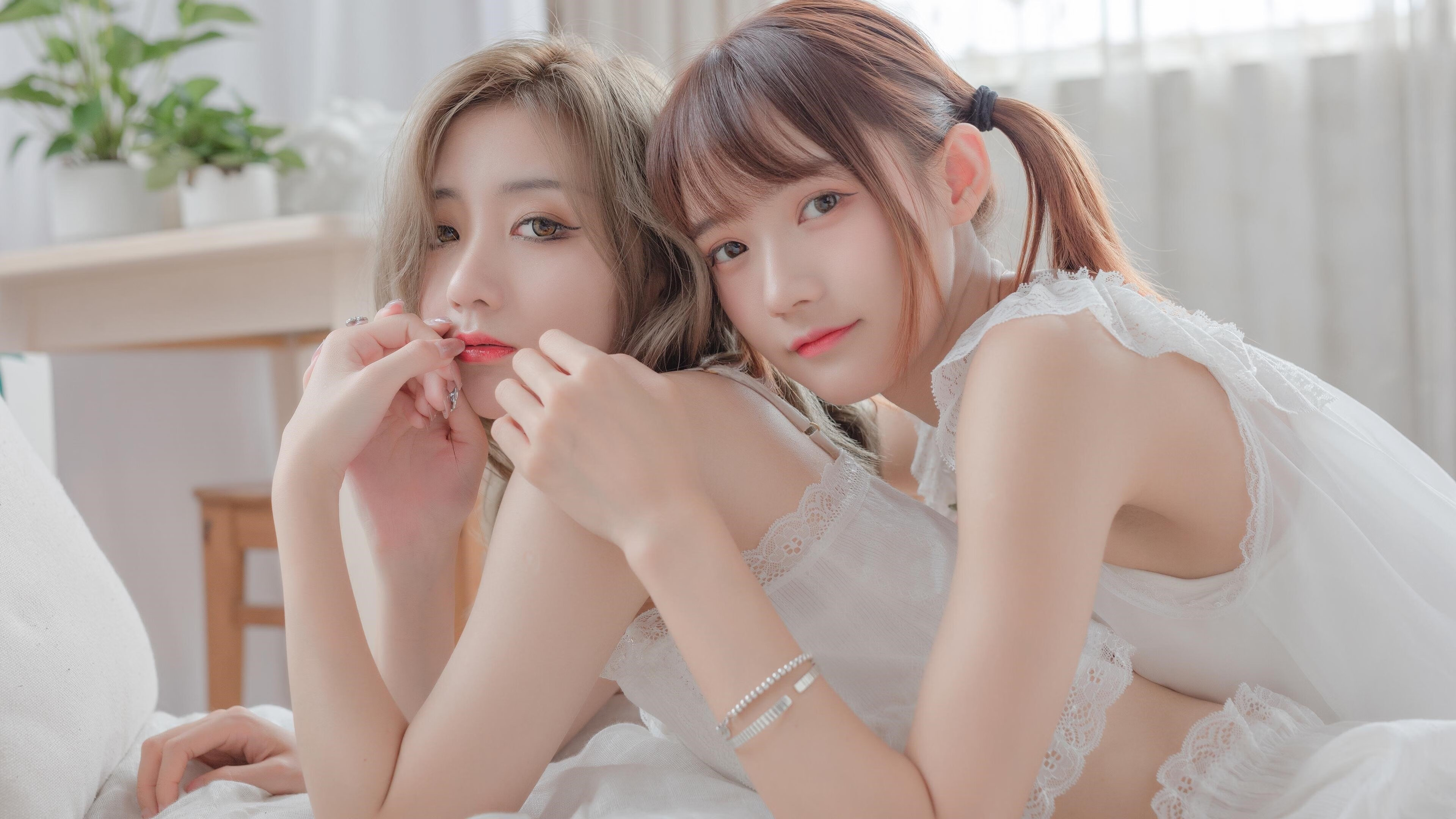 开云体育官方网入口-英超裁判使用语义情境回放减少比赛中争议焦点失控，英超裁判安排